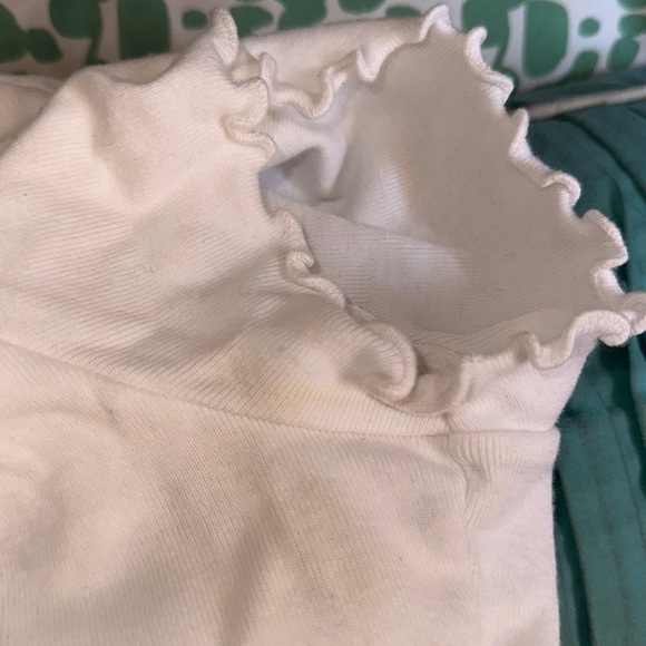 super cute Brandy Melville shirt! One size - Picture 3 of 3